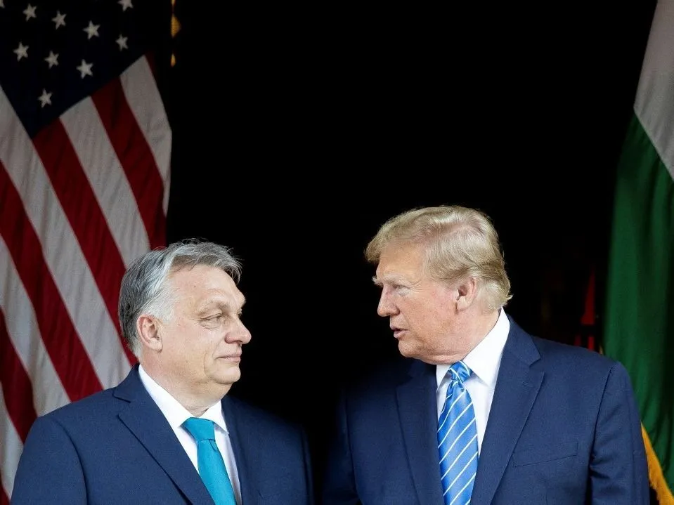 This handout photograph taken and released on March 8, 2024, by the Press Office of the Hungarian Prime Minister, shows Hungarian Prime Minister Viktor Orban (L) and former US President and Republican presidential candidate, Donald Trump during their meeting at Trump's Mar-a-Lago residence in Palm Beach, Florida. (Photo by ZOLTAN FISCHER / HUNGARIAN PRIME MINISTER'S OFFICE / AFP) / RESTRICTED TO EDITORIAL USE - MANDATORY CREDIT "AFP PHOTO / PRESS OFFICE OF THE HUNGARIAN PRIME MINISTER" - NO MARKETING NO ADVERTISING CAMPAIGNS - DISTRIBUTED AS A SERVICE TO CLIENTS, Orbán Viktor
