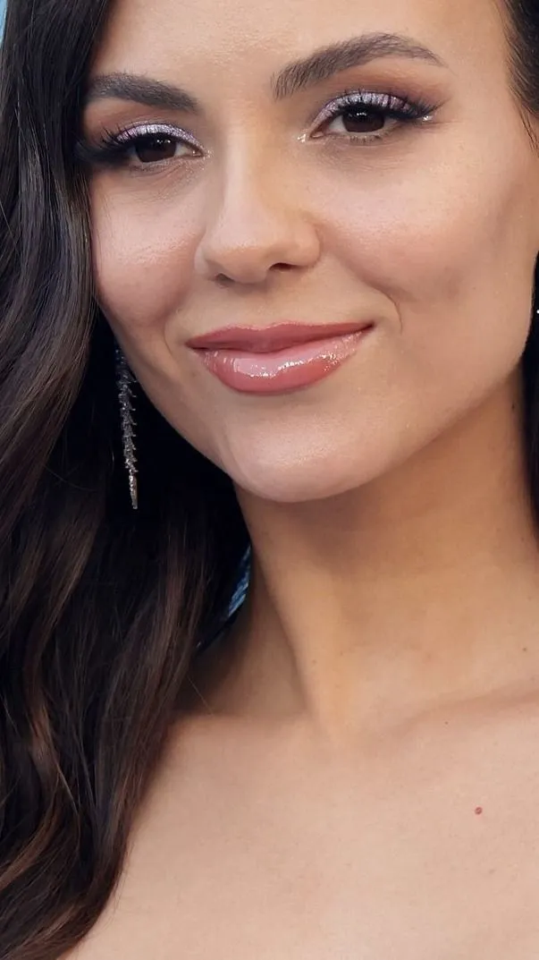 Angyali arc, hibátlan bőr és pokolian dögös test: ez Victoria Justice – mutatjuk a képeket