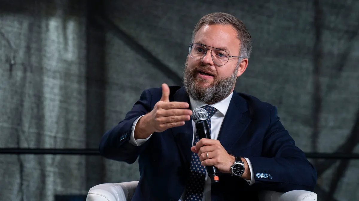 Orbán Balázs szerint a tiszás gazdasági program a magyar emberek kárára, a külföldi cégek javára épül.