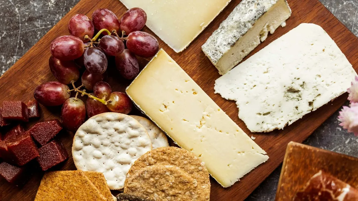 Egészséges karácsonyi sajttál? Lehetséges, de nem mindegy, mi kerül rá