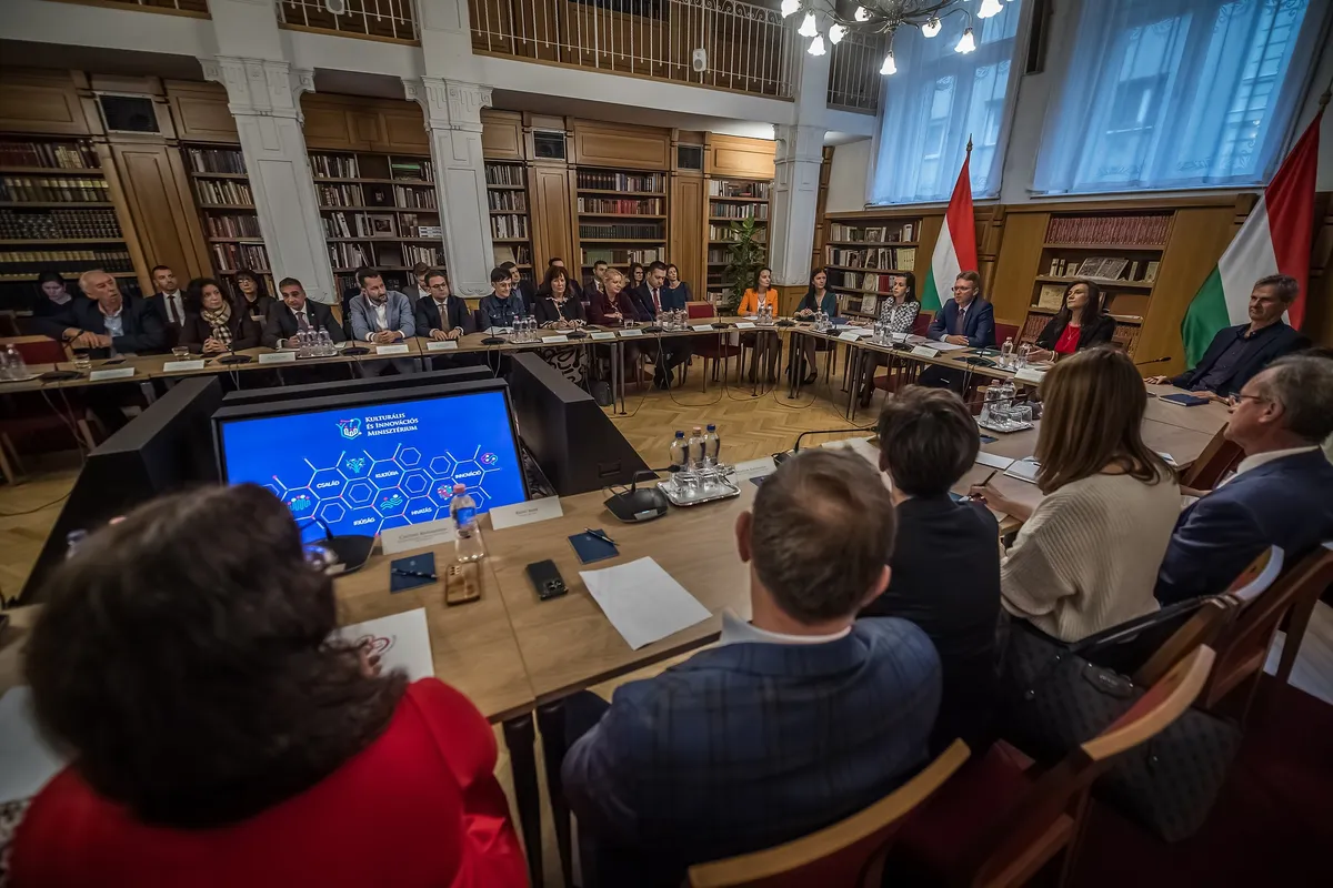 Hankó Balázs kulturális és innovációs miniszter a családügyi kerekasztal ülésen (Fotó: Facebook)