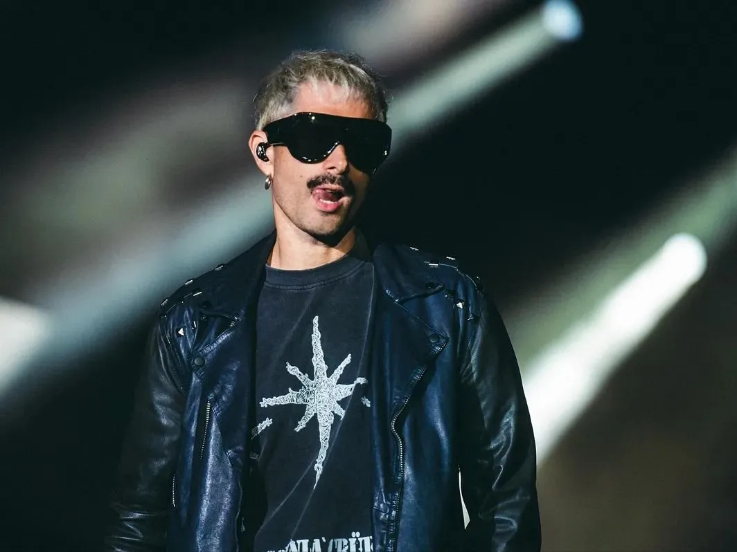 Vajon mit rejt ByeAlex napszemüvege