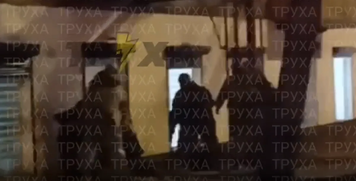 Brutálisan megvertek egy férfit az ukrán sorozók Dnyiproban (Forrás: TelegramI