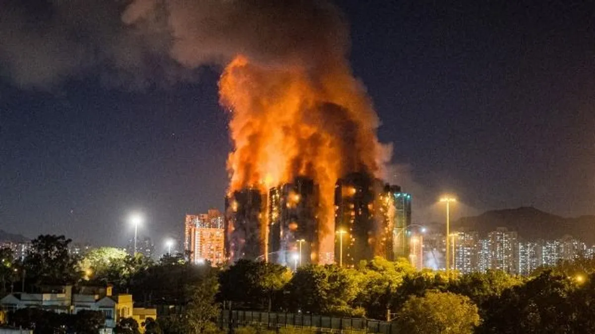 Hongkongi tűz: porig égett a toronykomplexum – megrázó videó