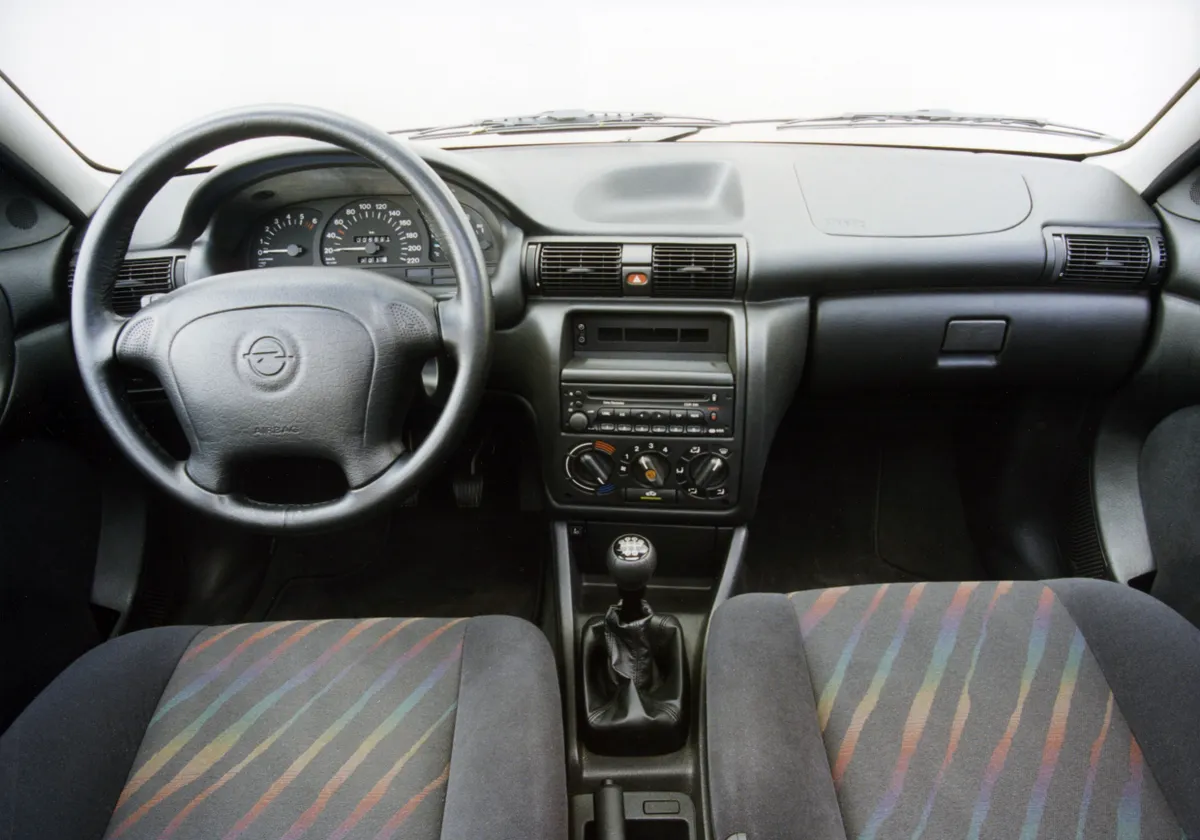Tipikus Opel a 90-es évekből - sokak számára ismerős lehet a látvány
Fotó: Autowp