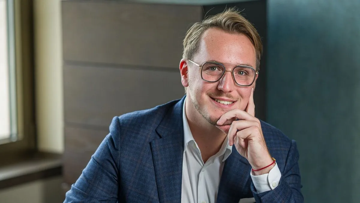 A műtrágyagyűrtó Bige László fia, Bige Dávid teljes mellszélességgel beállt a Tisza mögé.