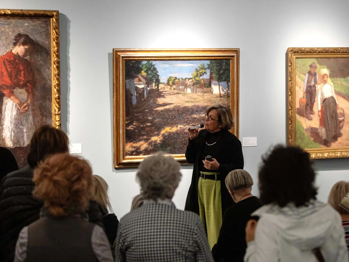 Budapest, 2025. október 10.
Plesznivy Edit főmuzeológus, művészettörténész, a kiállítás kurátora A csend képei - Fényes Adolf (1867-1945) emlékkiállítás megnyitóján a Magyar Nemzeti Galériában 2025. október 10-én. A tárlat 2026. január 11-ig tekinthető meg.
MTI/Hatházi Tamás