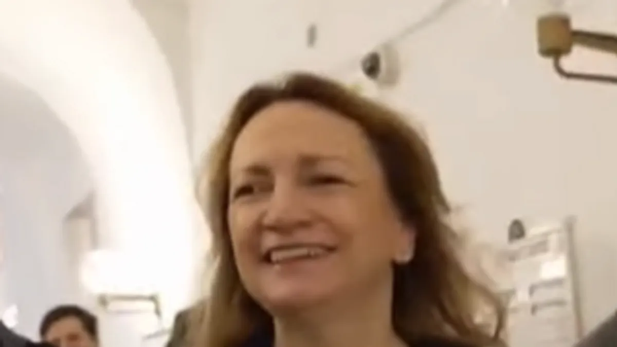 Így menekült a Tisza Párt képviselője a kényes kérdések elől