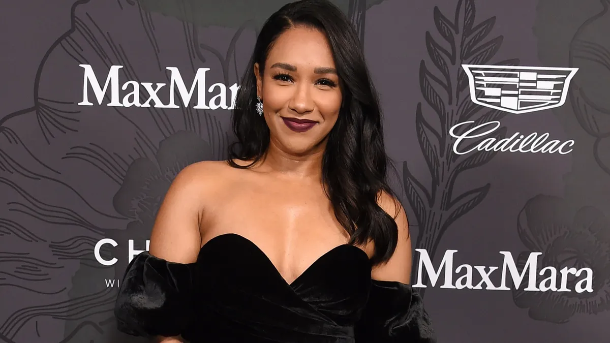 Az amerikai színésznő, Candice Patton hol bikiniben, hogy egy falatnyi felsőben villantott