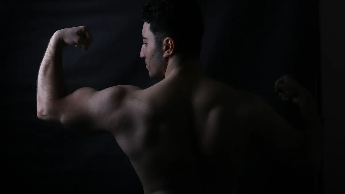 Ezt önnek is látnia kell! Bizarr bicepsze miatt van életveszélyben egy testépítő influenszer