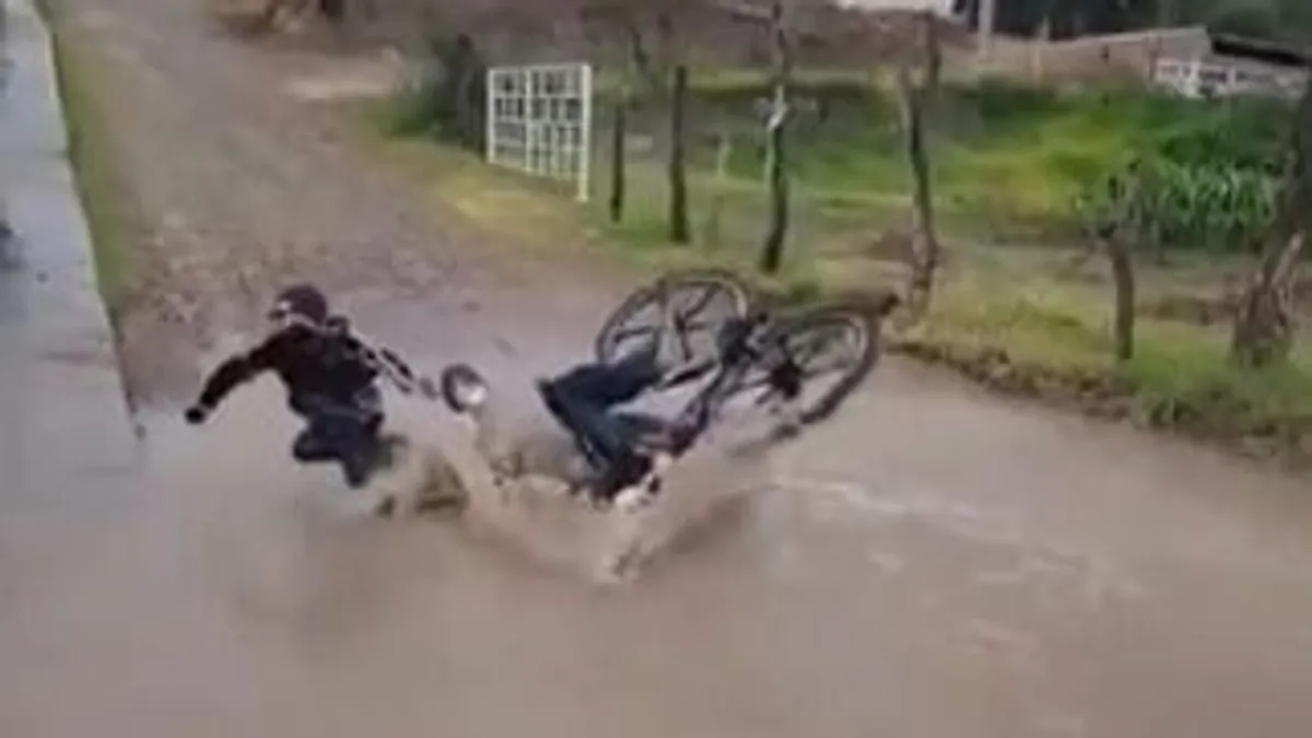 Dobjon el mindent! Ezen a két idiótán röhög az internet!