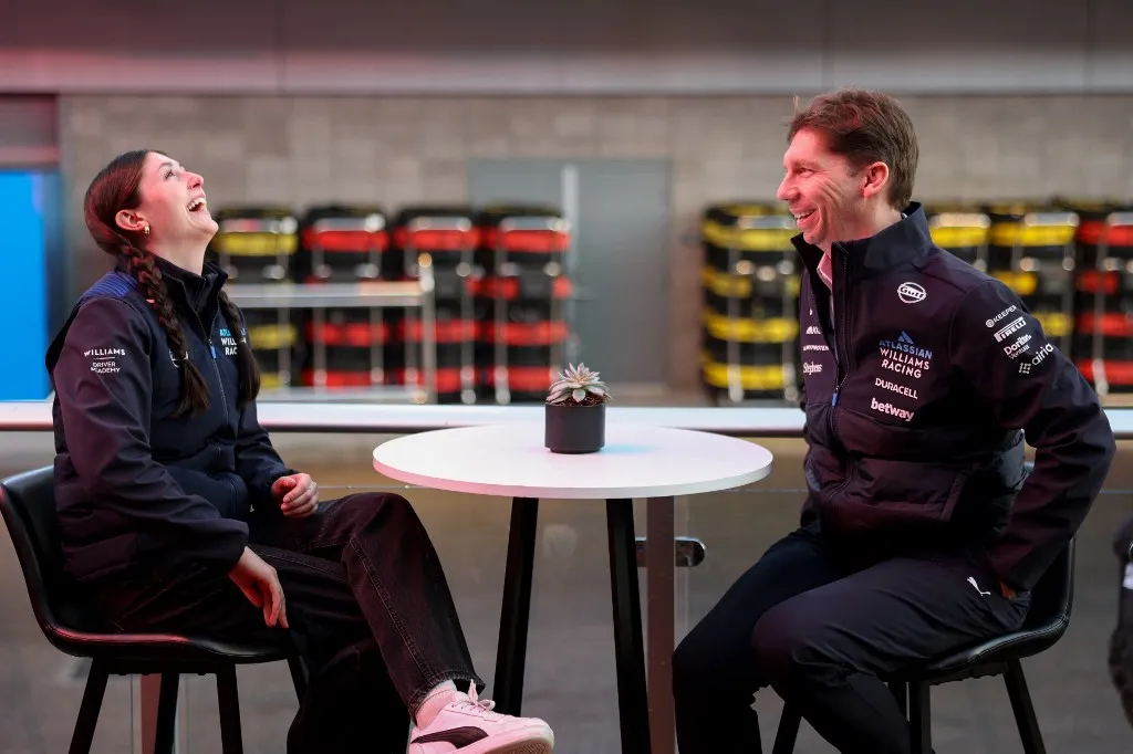 Nem vicc: GT3-as versenyen indul a Forma-1-es csapatfőnök, James Vowles