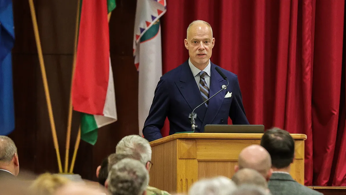 Szalay-Bobrovniczky Kristóf: Olyan katonai erőt építünk, amely képes fegyverrel is megvédeni Magyarország határait