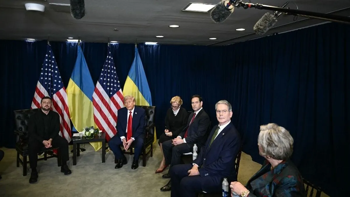 Zelenszkijt elsöpörheti a népharag