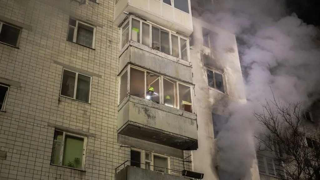 Újabb ukrán dróntámadás rázta meg Oroszországot: lakóházakat és olajfinomítót is találat ért