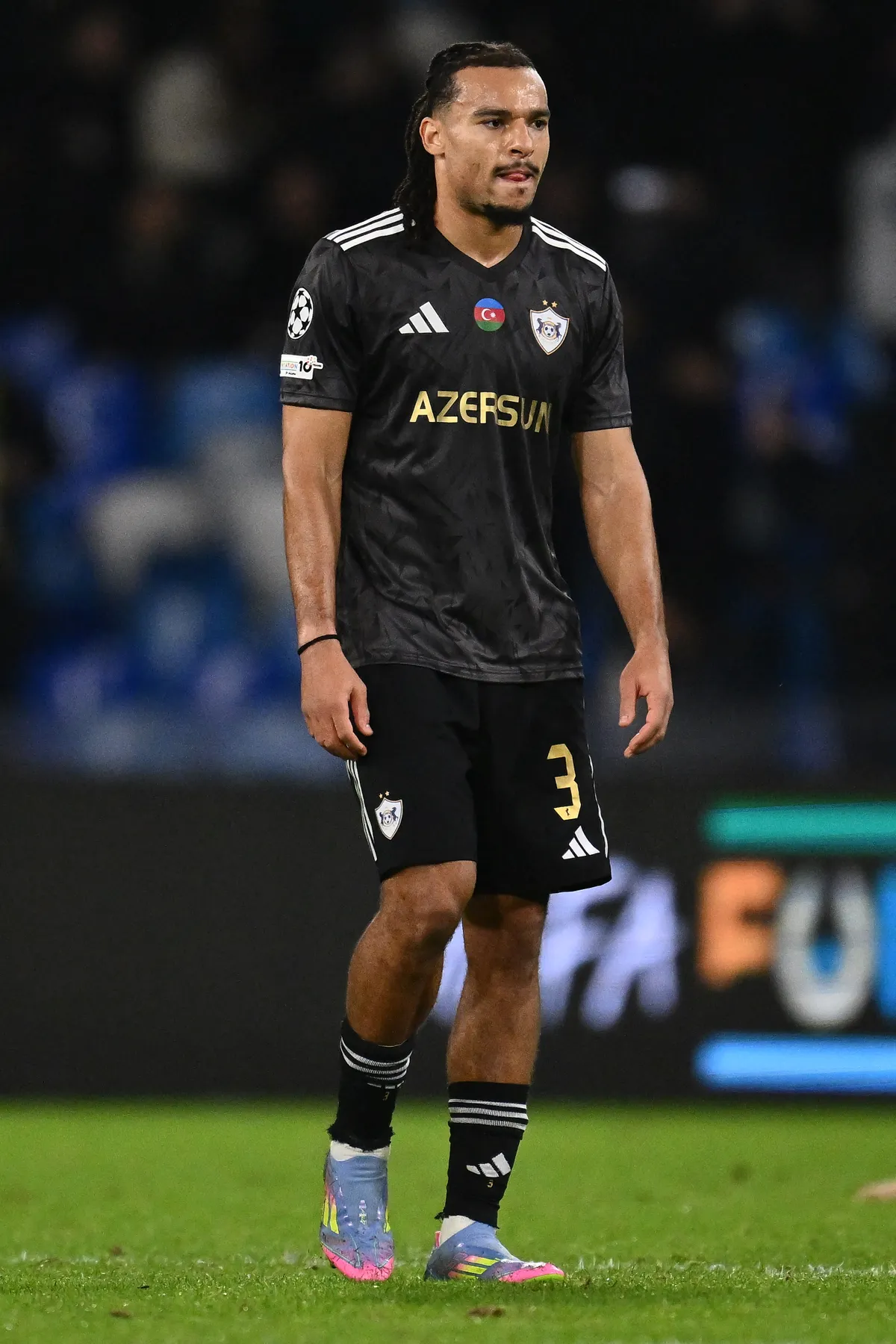 Samy Mmaee, a Fradi korábbi, a Qarabag jelenlegi futballistája elképesztő fegyelmezetlenséget követett el a Napoli elleni BL-meccsen