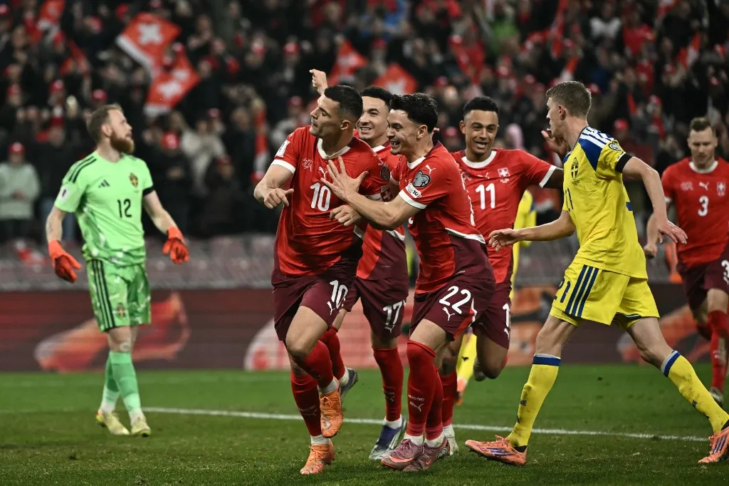 A svájciak kiütötték a továbbra is szenvedő svédeket