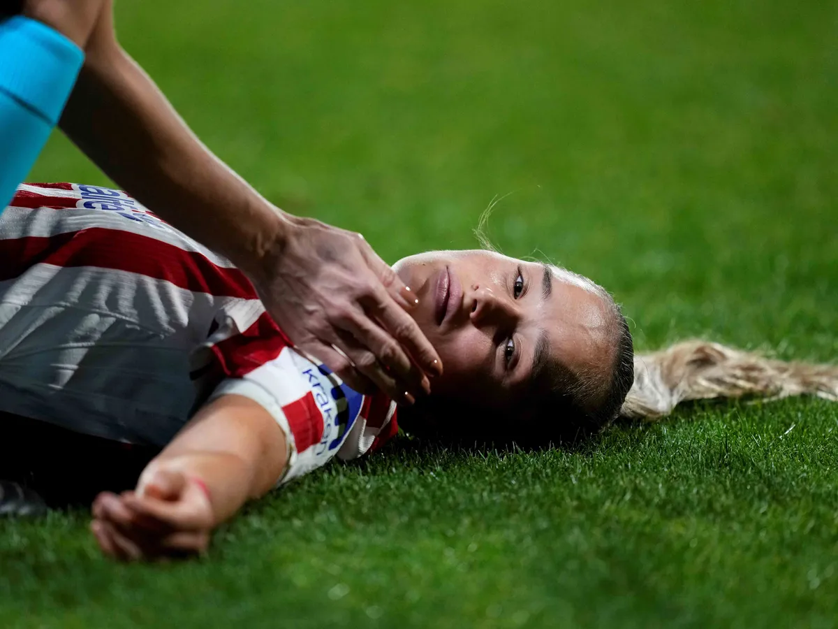 AndreaMedina, Andrea Medina, foci, AndreaMedinafocista, 

ALCALA DE HENARES, SPAIN - NOVEMBER 12: Andrea Medina Martin of Atletico de Madrid gets injured during the UEFA Women’s Champions League 2025/26 League Phase MD3, football match played between Atletico de Madrid and Juventus FC at Centro Deportivo Alcala de Henares on November 12, 2025, in Alcala de Henares, Madrid, Spain. (Photo By Oscar J. Barroso/Europa Press via Getty Images)