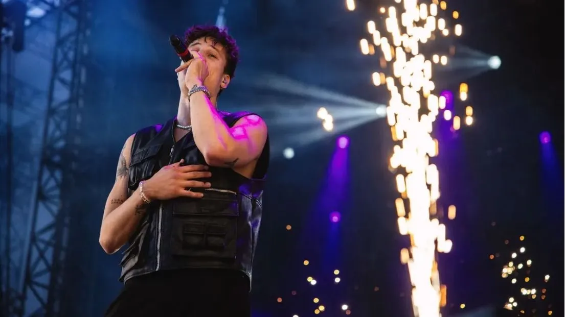 T. Danny fellépés közben. Az előadót kábítószerrel való visszaéléssel gyanúsítija a rendőrség