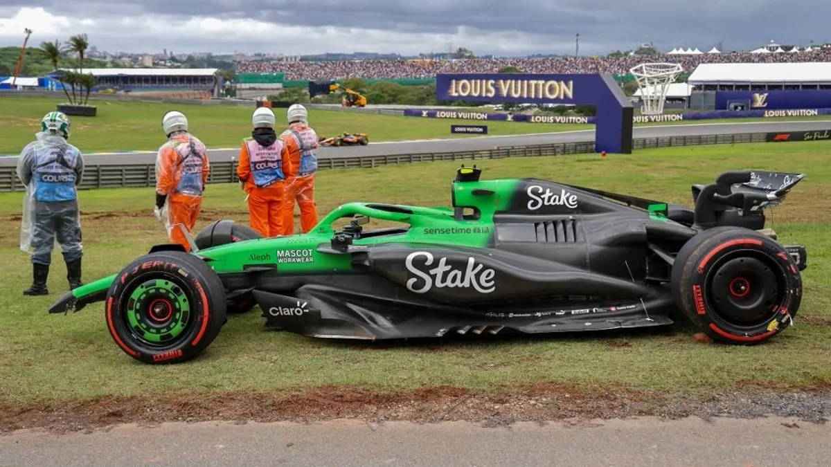 A boxkiállásról és az F1-es autók kinézetéről is döntöttek