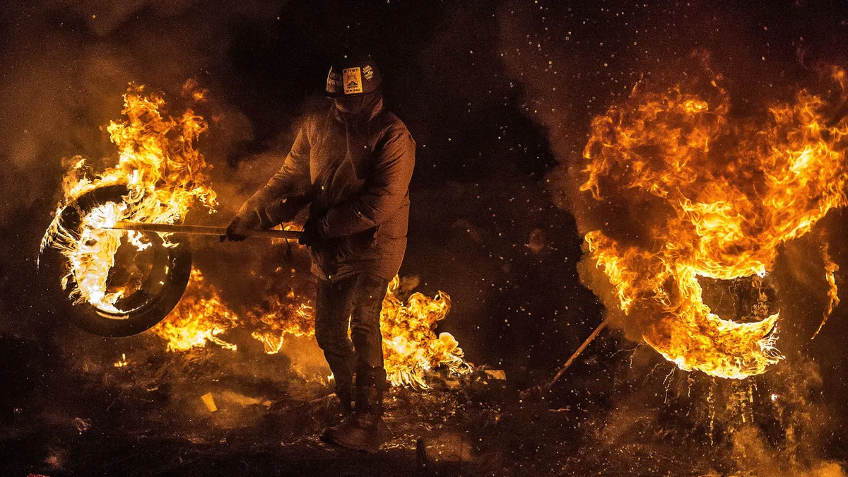 Lángok és romok: háborús hangulat Kijev belvárosában - megrázó képek