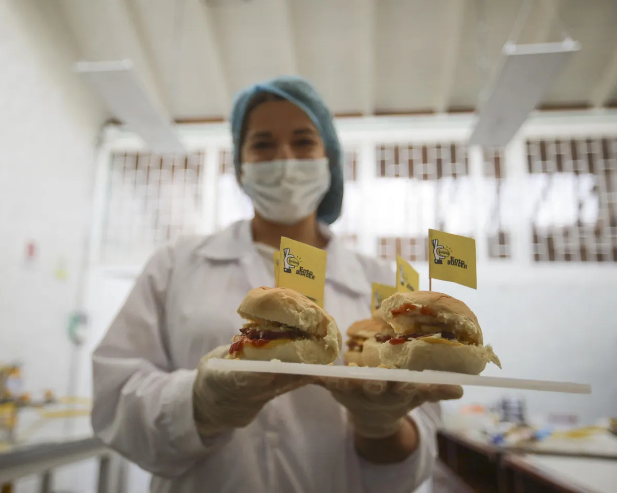 Kutatók dolgoznak a rovarok élelmiszerként való hasznosításán emberek számára, Kolumbiában