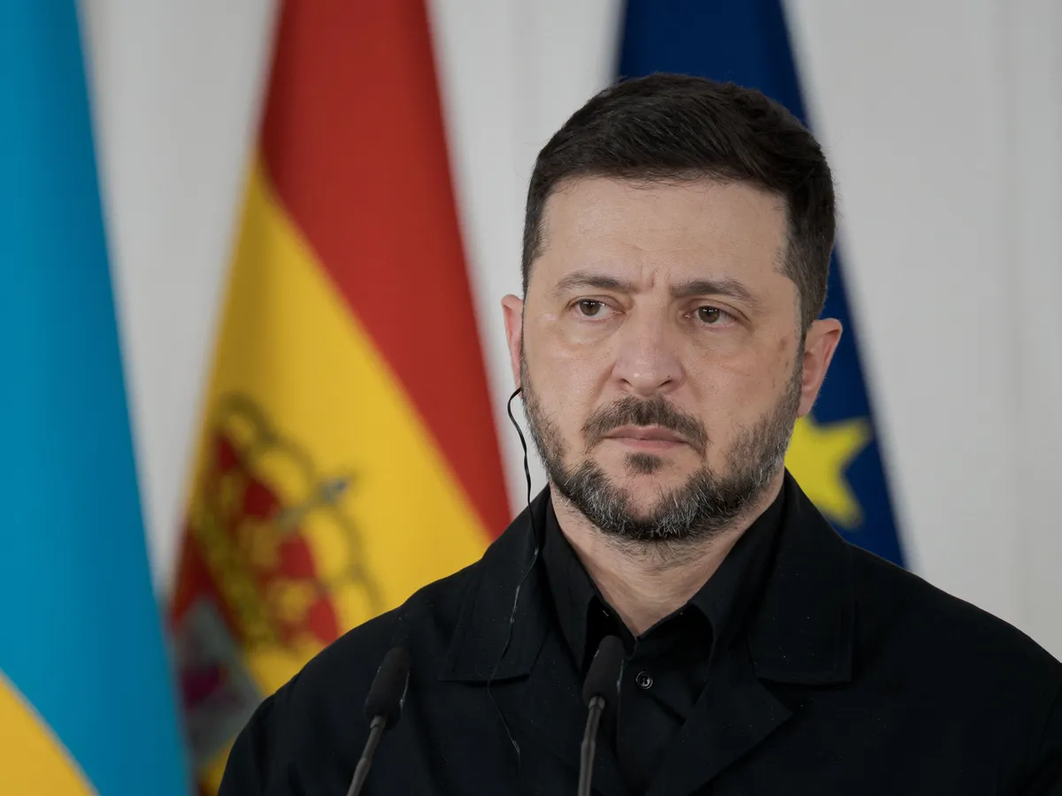 VolodimirZelenszkij, Volodimir Zelenszkij
MADRID, SPAIN - NOVEMBER 18: Spainâ€™s Prime Minister Pedro Sanchez receives Ukraineâ€™s President Volodymyr Zelensky at the Palacio de la Moncloa during his official visit to Spain on November 18, 2025. Diego Radames / Anadolu (Photo by Diego Radames / Anadolu via AFP)