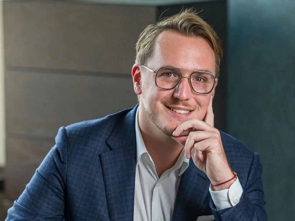 A műtrágyagyűrtó Bige László fia, Bige Dávid teljes mellszélességgel beállt a Tisza Párt mögé.