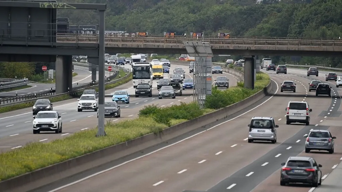 Teljes útzár az autópályán, egy holttest darabjaira bukkantak