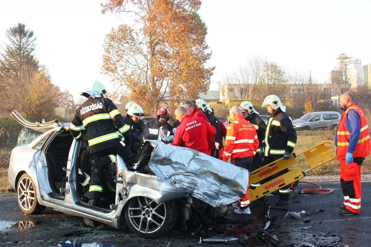 A tragikus baleset emberi áldozatát követelt, a helyszínen elhunyt a kisteherautó sofőre