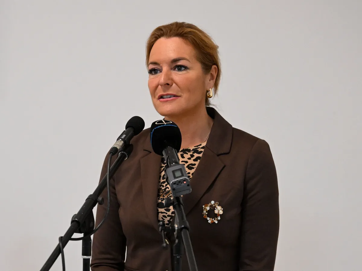 Kemence, 2025. november 21.
Vitályos Eszter kormányszóvivő, a térség fideszes országgyűlési képviselője beszédet mond a kemencei minibölcsőde átadásán 2025. november 21-én. A bölcsőde 200 millió forint állami támogatásból valósult meg és nyolc gyermek befogadására alkalmas.
MTI/Máthé Zoltán