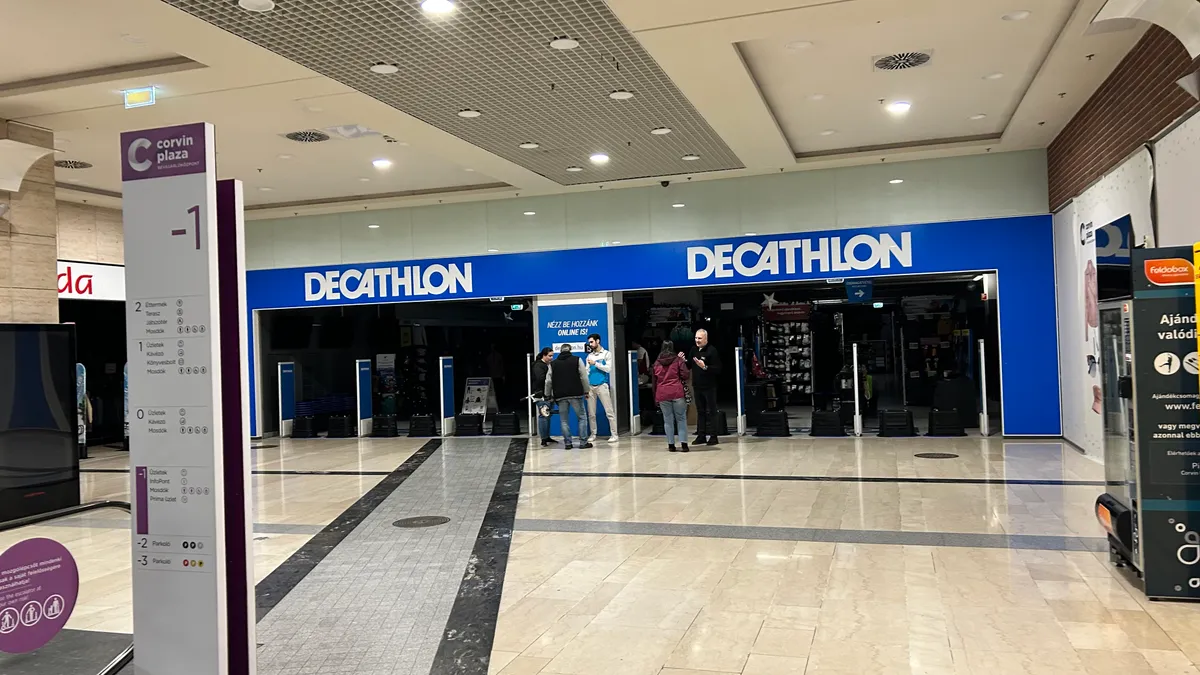 Rendkívüli állapot egy budapesti plázában, be kellett zárnia a boltoknak