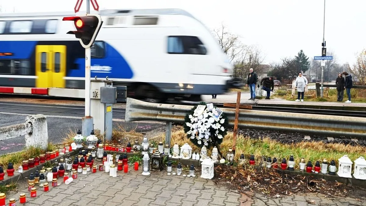 Egyre csak gyűlnek a mécsesek a vonatbaleset fiatal áldozatai emlékére