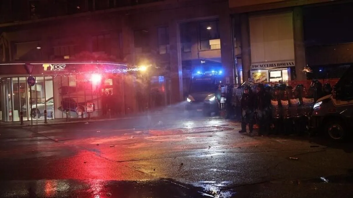 Könnygázzal és vízágyúval oszlattak az Euroliga-meccs előtt – videó