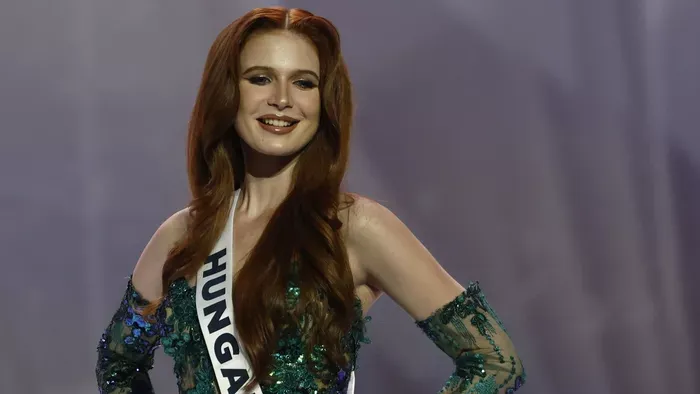 Támadni készülő vadmacskaként vonulnak a kifutón a világ legszebb női – képek