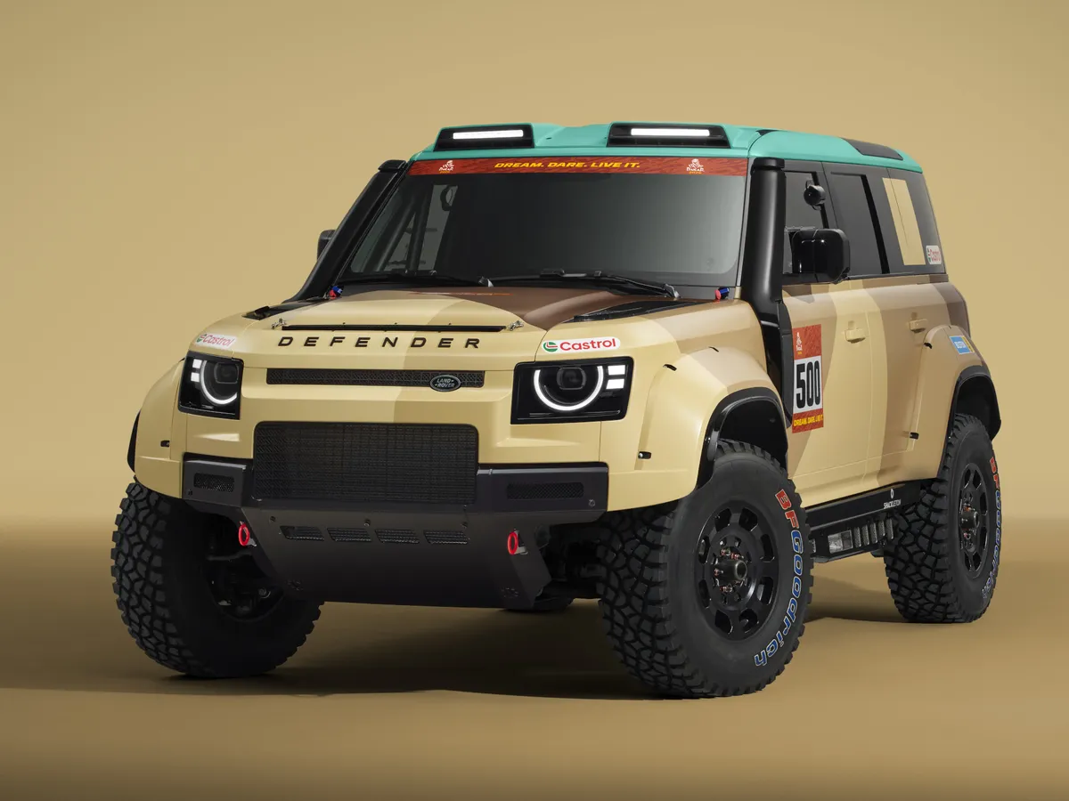 A Land Rover Defender Dakar D7X-R stúdióban.