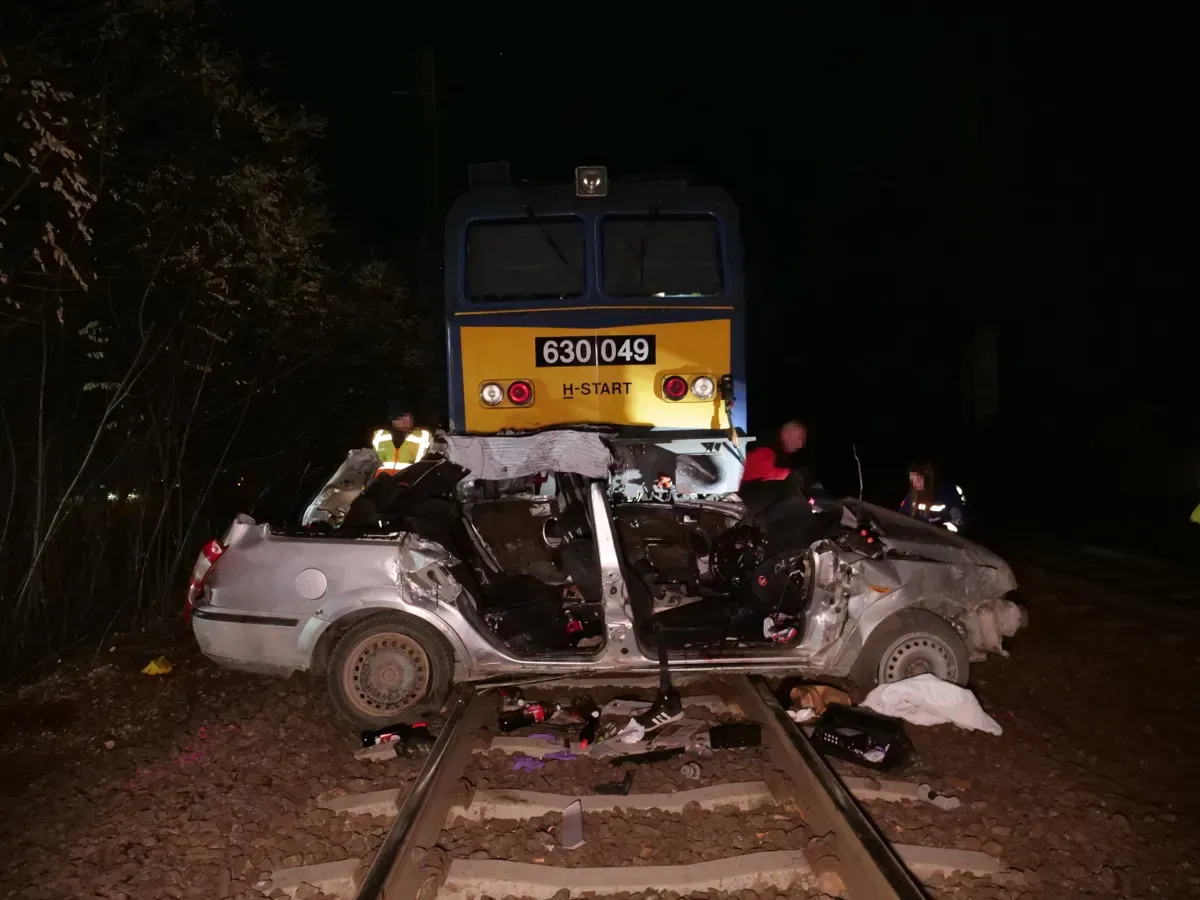 A 2025. október 4-i szentmártonkátai vonatbaleset helyszínen készült fotója