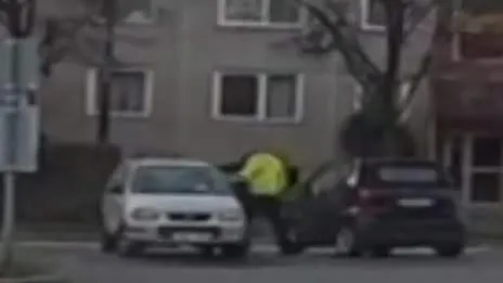 Egy balegyenessel zárta le a vitát az agresszív sofőr Vácon 