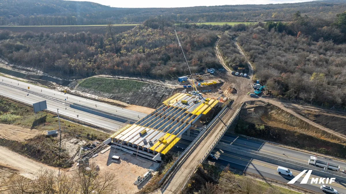 Látványos képeken az M1-es autópálya bővítésének munkálatai