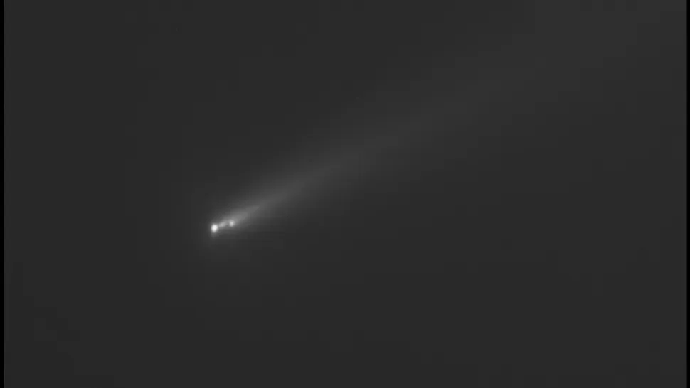Fényképen a C/2025 K1 (ATLAS) szétesése.