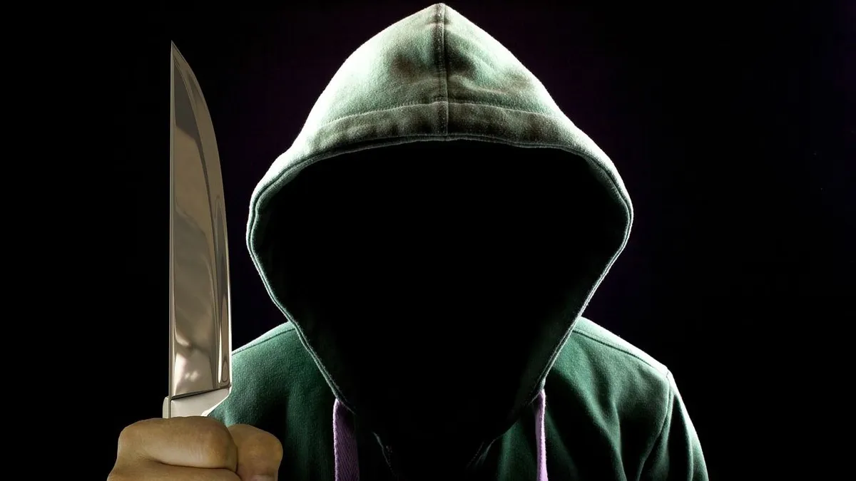 Megfojtotta áldozatát, majd visszament gyújtogatni – életfogytiglanra számíthat