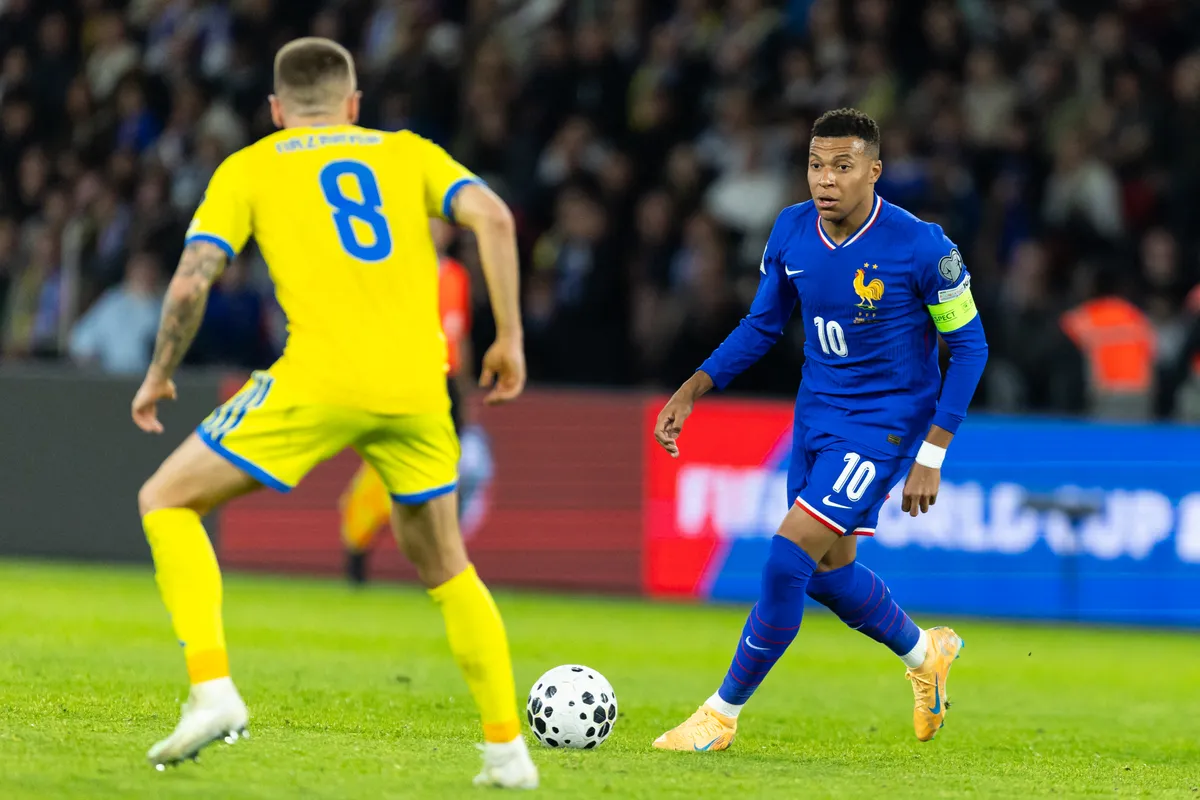 Kylian Mbappé (jobb oldalon) megsérült