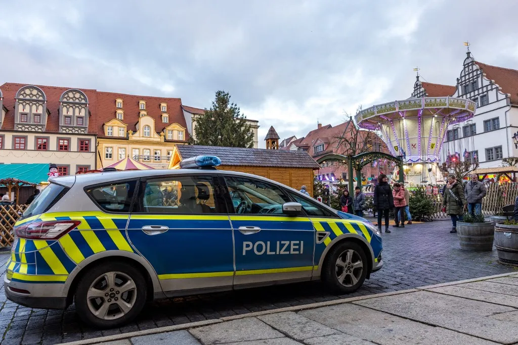 A késes férfit csak a rendőrök tudták megállítani – Fotó: FRANK HAMMERSCHMIDT / DPA