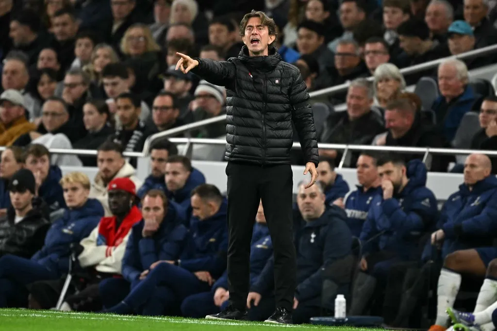 Tottenham Hotspur's Danish head coach Thomas Frank shouts instructions to his players from the touchline during the English Premier League football match between Tottenham Hotspur and Chelsea at the Tottenham Hotspur Stadium in London, on November 1, 2025. (Photo by JUSTIN TALLIS / AFP) / RESTRICTED TO EDITORIAL USE. No use with unauthorized audio, video, data, fixture lists, club/league logos or 'live' services. Online in-match use limited to 120 images. An additional 40 images may be used in extra time. No video emulation. Social media in-match use limited to 120 images. An additional 40 images may be used in extra time. No use in betting publications, games or single club/league/player publications. /