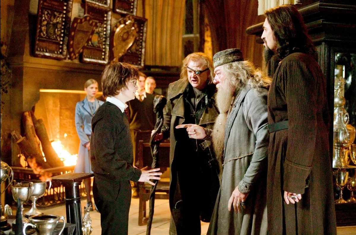 Prod DB © 2005 Warner Bros. Entertainment Inc. Harry Potter Publishing Rights © J.K.R. / DR
HARRY POTTER ET LA COUPE DE FEU (HARRY POTTER AND THE GOBLET OF FIRE) de Mike Newell 2005 USA
avec Clemence Poesy, Daniel Radcliffe, Robert Pattinson, Roger Lloyd Pack, Brendan Gleeson, Michael Gambon et Pedja Bjelac
d'apres le roman de J.K. Rowling |