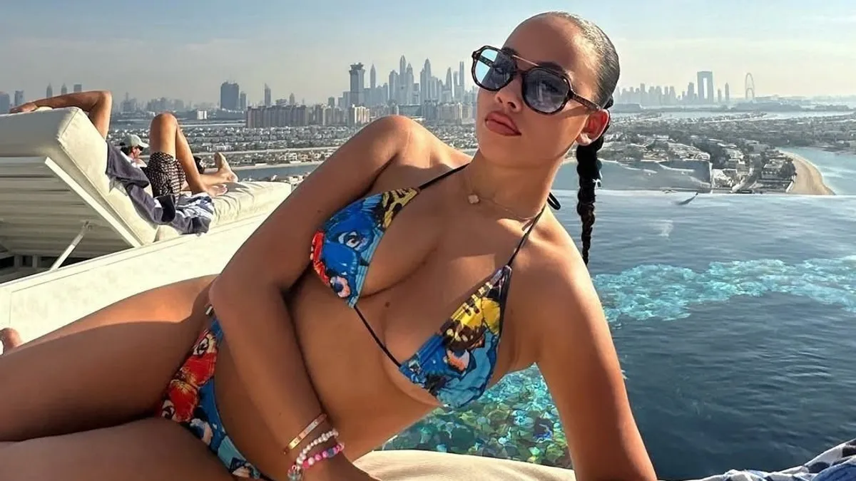 Budapestre jön a Ronaldóékat kivégző focista bombázó barátnője – képek