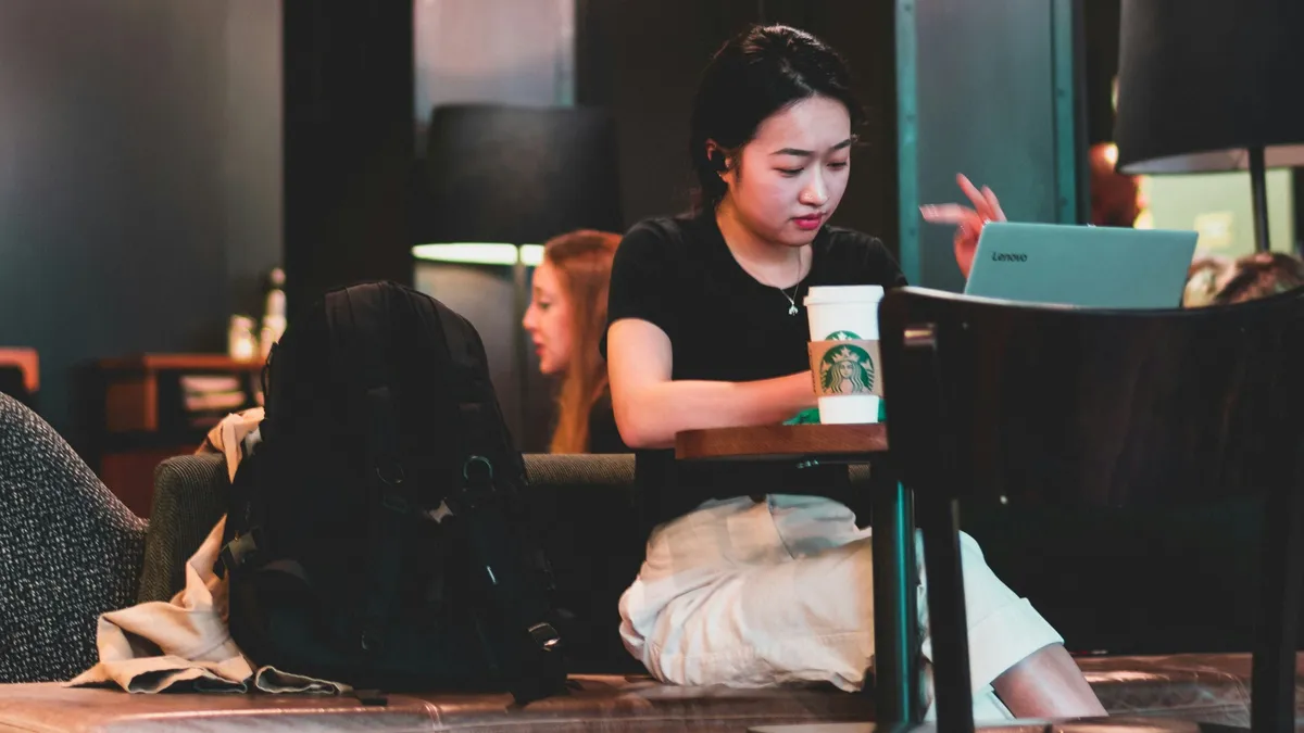 A Starbucks háttérbe húzódik Kínában (illusztráció)