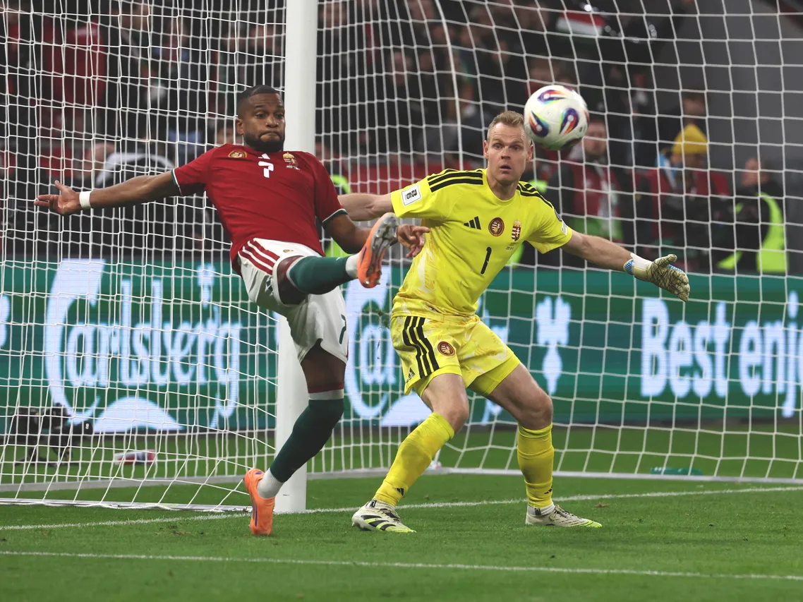 Dibusz Dénes több bravúrt is bemutatott a meccsen, de a magyar válogatott drámai meccsen bukta el az írek elleni sorsdöntő vb-selejtezőt