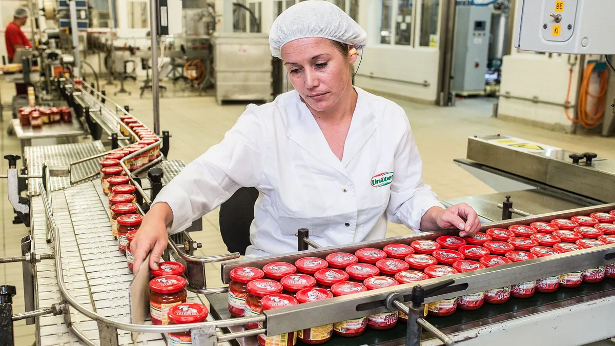 Nem kaptunk a szívünkhöz a KSH friss számaitól, ám néhány beruházás már a közeljövőben boríthatja a papírformát