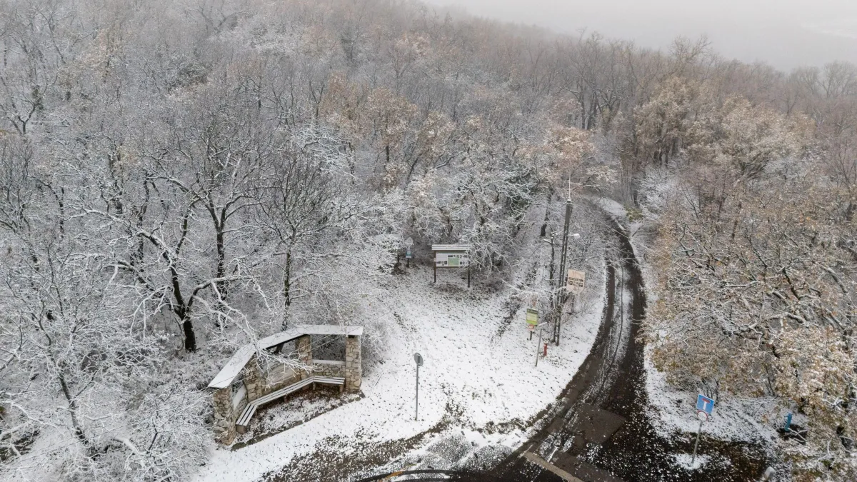 Nem elég, hogy marha hideg van, még ónos eső is jöhet!